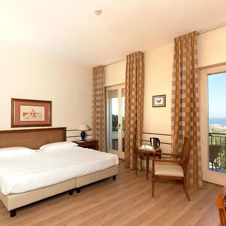 Hotel Maria &