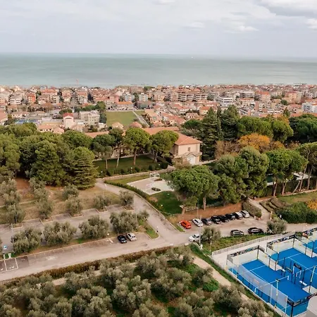 Maria & Hotel 4*