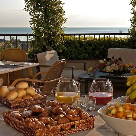 Maria & Hotel 4*