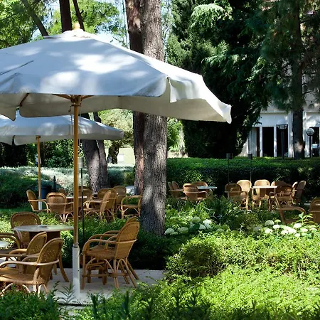 Hotel Maria &
